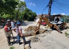 Continúan trabajos de sustitución de 120 metros lineales de tuberías de aguas residuales en sector Los Lanceros